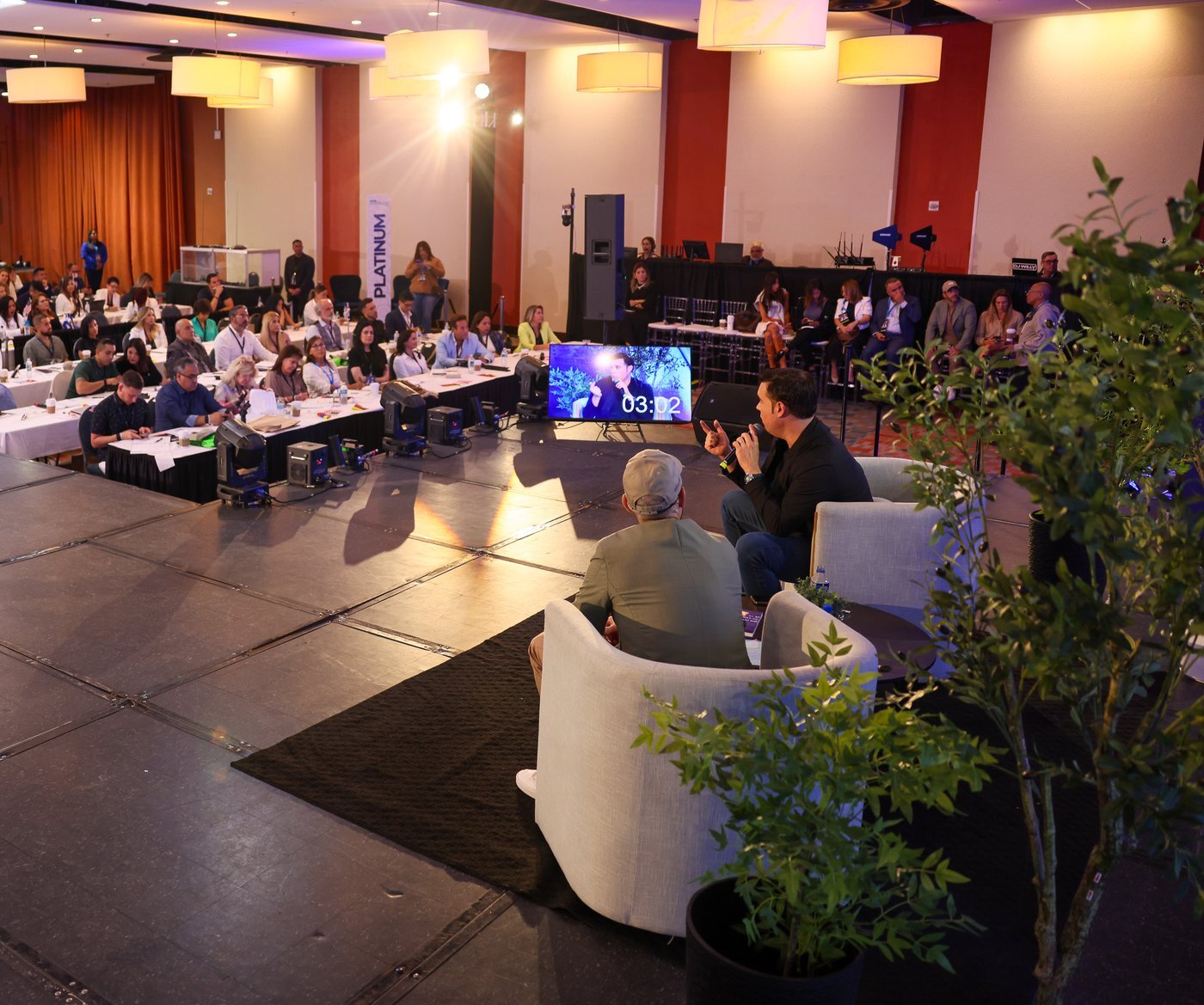 Alberto Sardiñas on stage in front of a full conference room